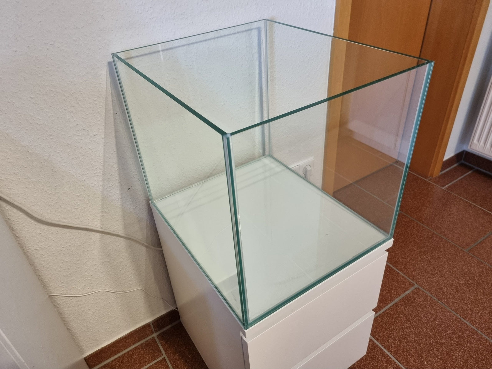 75L Aquarium 40x47x40cm für IKEA Malm aus Weißglas mit transparentem Silikon
Aquarium 94L 40x47x50cm für IKEA Malm aus Weißglas mit transparentem Silikon


