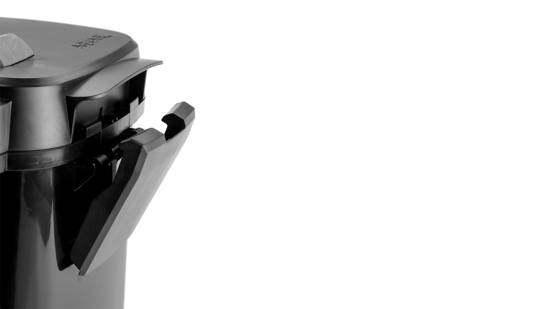 Energy-efficient Aquael Ultra Filter with low power consumption
