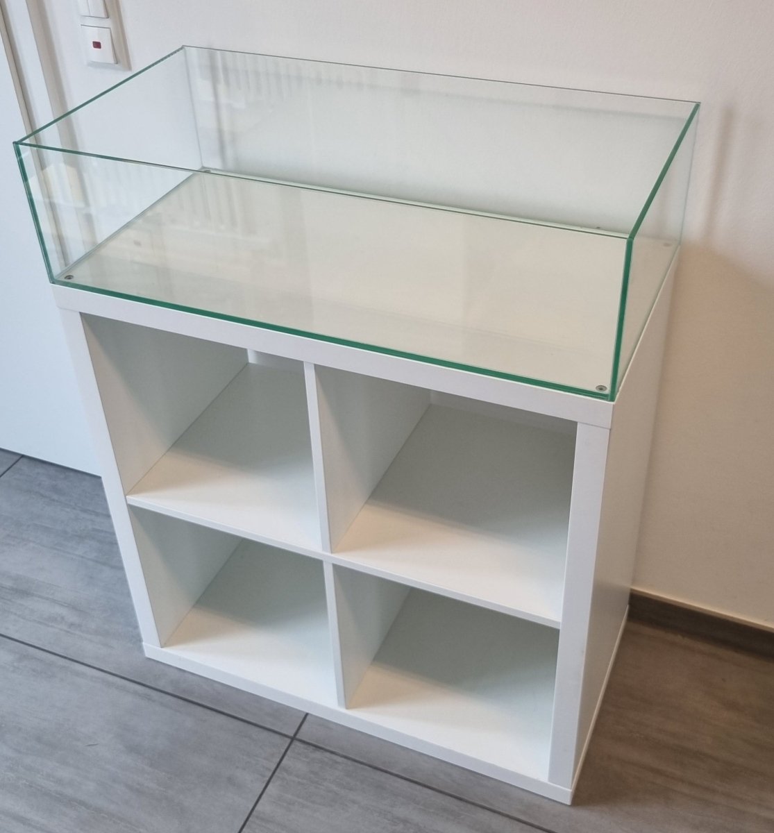 Stoßverklebt Aquarium mit sauberer Silikonnaht
