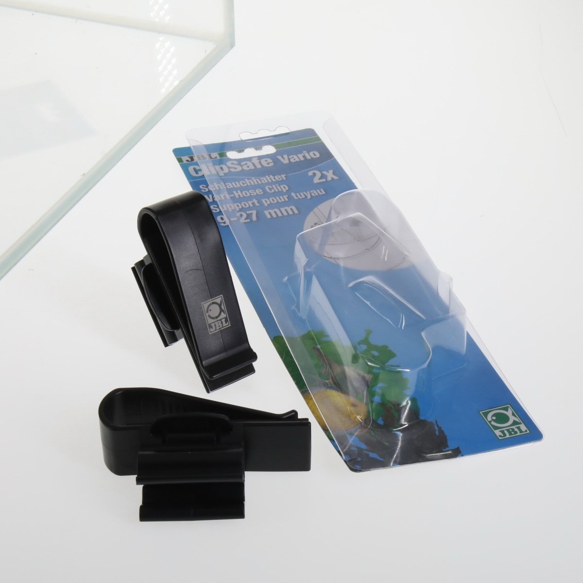 JBL ClipSafe Vario am Aquarium befestigt


