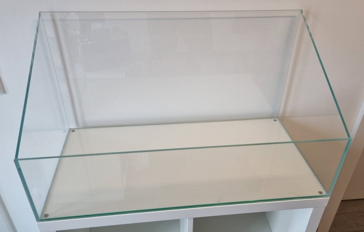 Aquarium mit 20cm Front- und 40cm Rückscheibe