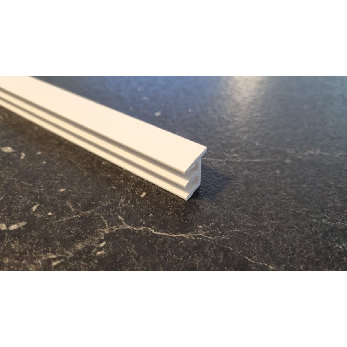 Profil-Schiene weiß für Aquarium ohne Strebe / Poolbecken bis 120cm Länge - GarnelenTv-Shop

Profil-Schiene weiß für Aquarium Glasabdeckung ohne Strebe

